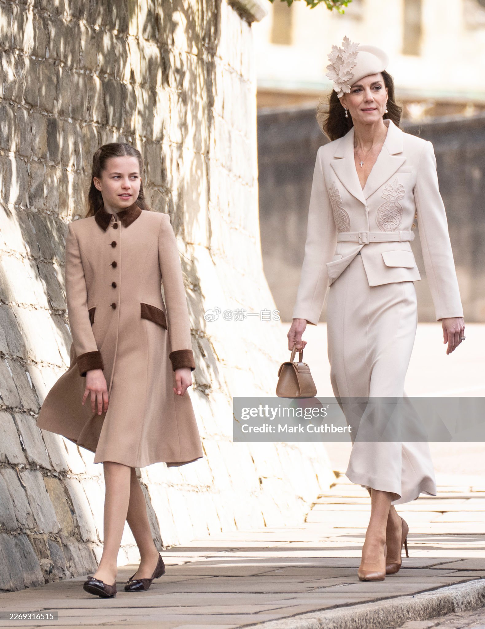 今年的EasterSunday｜王室一行人被拍到抵达温莎城堡圣乔治教堂⛪️图二