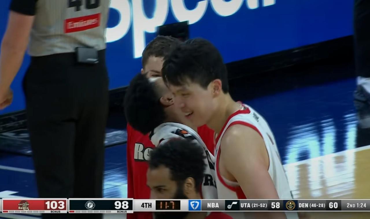 杨瀚森今天第四节大爆发，单节独得12分，带混音队106-101险胜奥斯汀马刺，杨