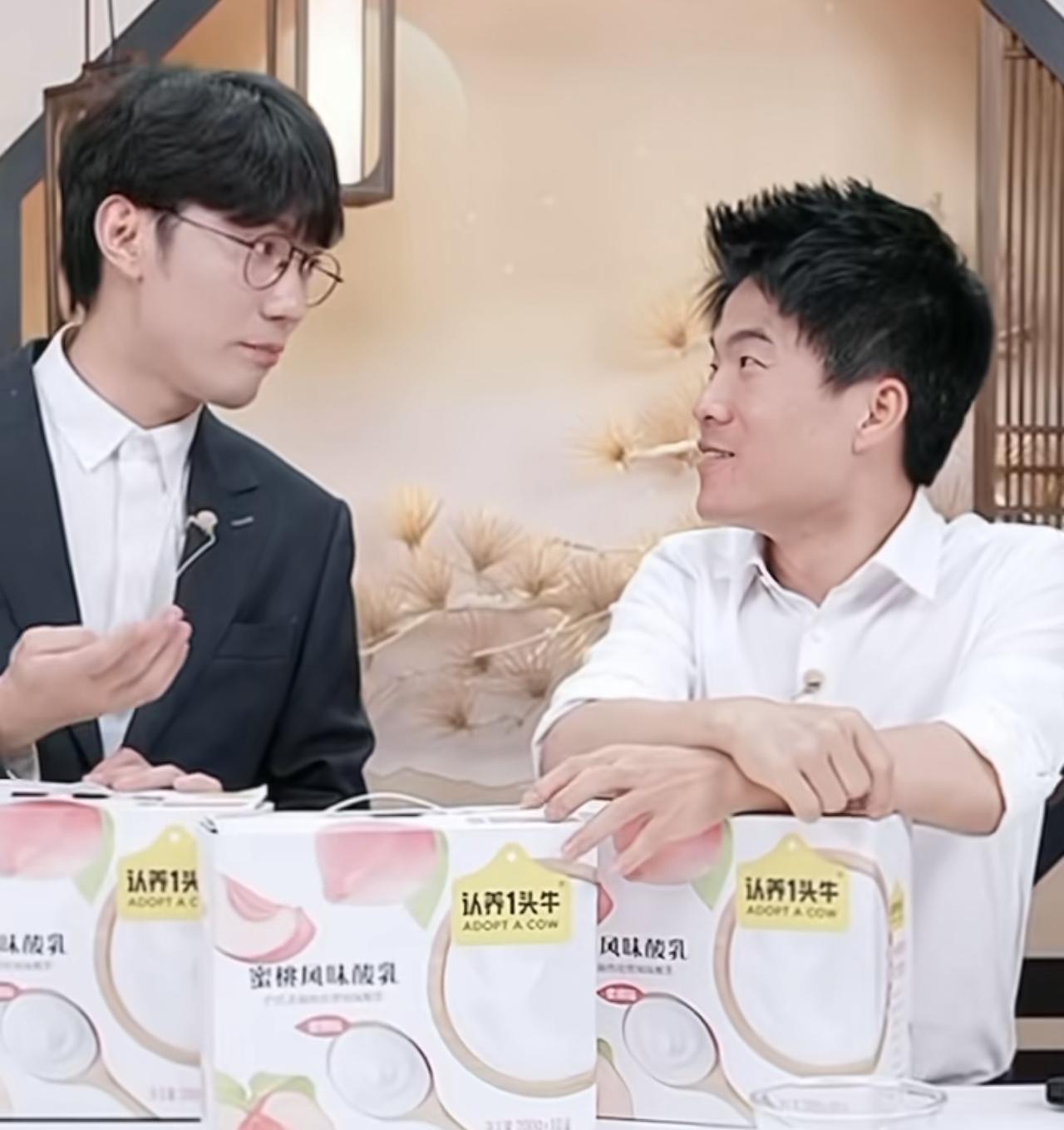 这哥俩太有梗了！鹏鹏和董宇辉双播，评论区有黑粉问鹏鹏是三本吗？董宇辉笑岔气了
