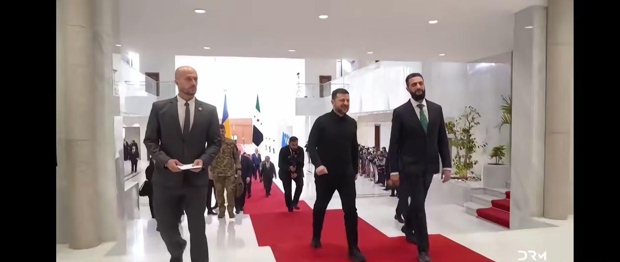 叙利亚给泽连斯基铺红毯这事，说出来谁信？4月6号大马士革机场那场景，红地毯