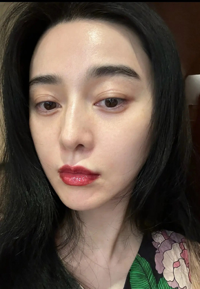 冰这个脸真的能打，可惜了。