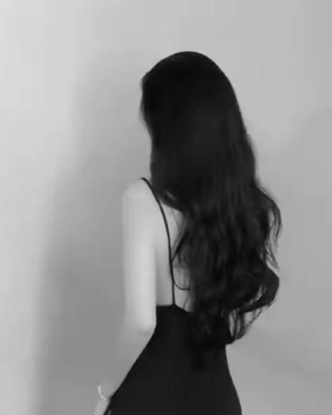 女人要清高可以，但是你要有那个本事。要不然你就善用男人的资源和人脉，女人用男人的