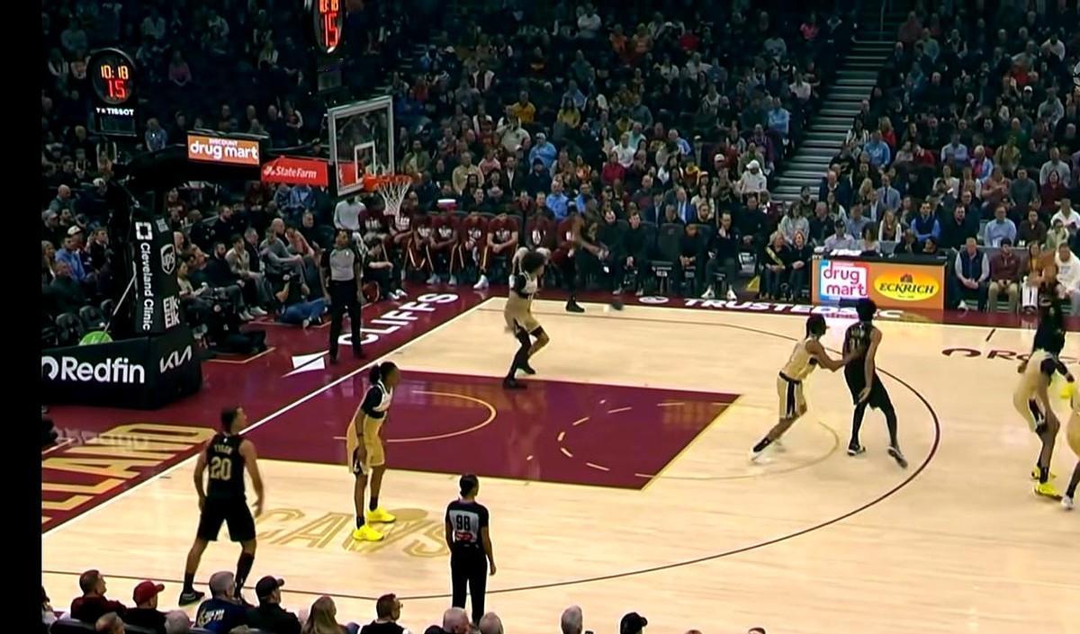 骑士队老板估计要坐不住了，得赶紧找哈登谈谈心你看看，自打登哥来了，球队里一帮角