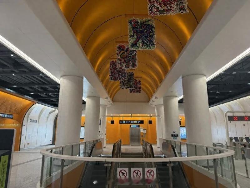 年底之前北京地铁又有三条新线/延长线开通，分别是：·原地铁13号线拆分