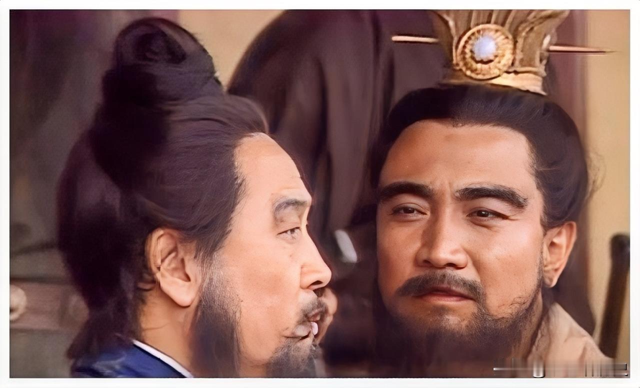 演义中，把陈宫写作曹魏公司002号员工，事实上陈宫和曹操从来都不是一条心，他反对