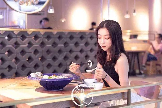 福建大网红“林熙”，打卡和平饭店！林熙，莆田人，长期在厦门发展，由于在厦门住别