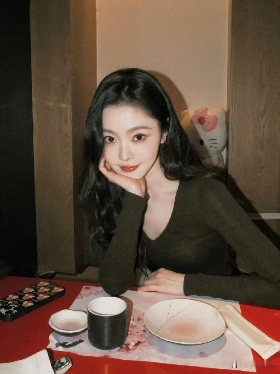 宋轶要身材有身材，要颜值有颜值，穿起旗袍来不知道多少男人沦陷，谁不馋她的身子呀，