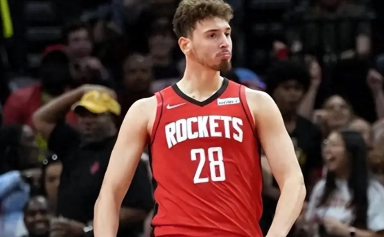 打完季后赛，你们就不会叫着交易申京了去年打服大嘴，得分篮板都比常规赛高，防守