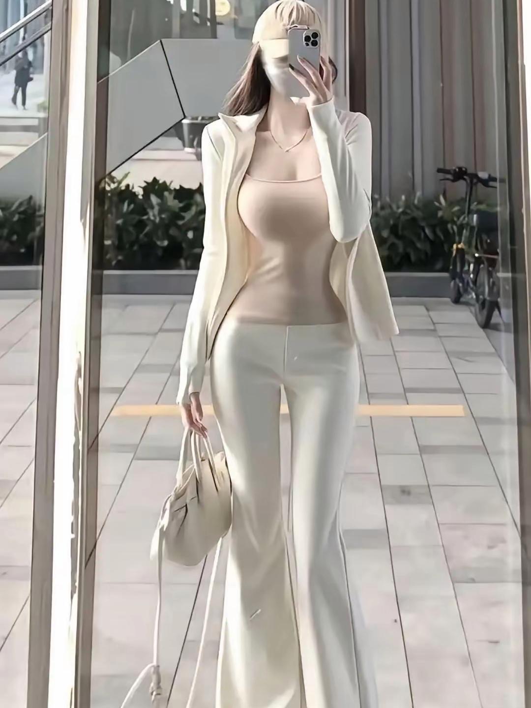 白雾纪年（现代诗）晨雾漫过窗沿的弧度是你未说尽的半句温柔白色裹着细碎的