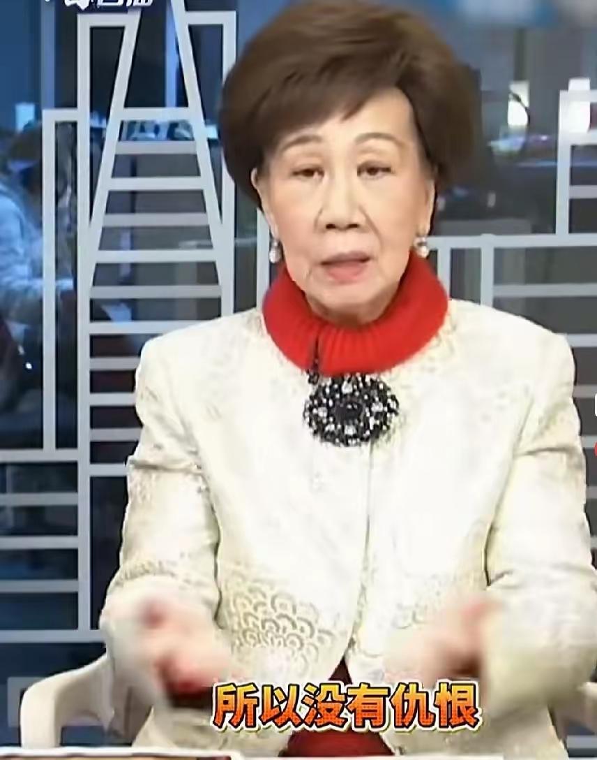 现在的台湾出现了怪现象，当年喊台独喊得最凶的民进党元老们，一个个站出来说自己是中
