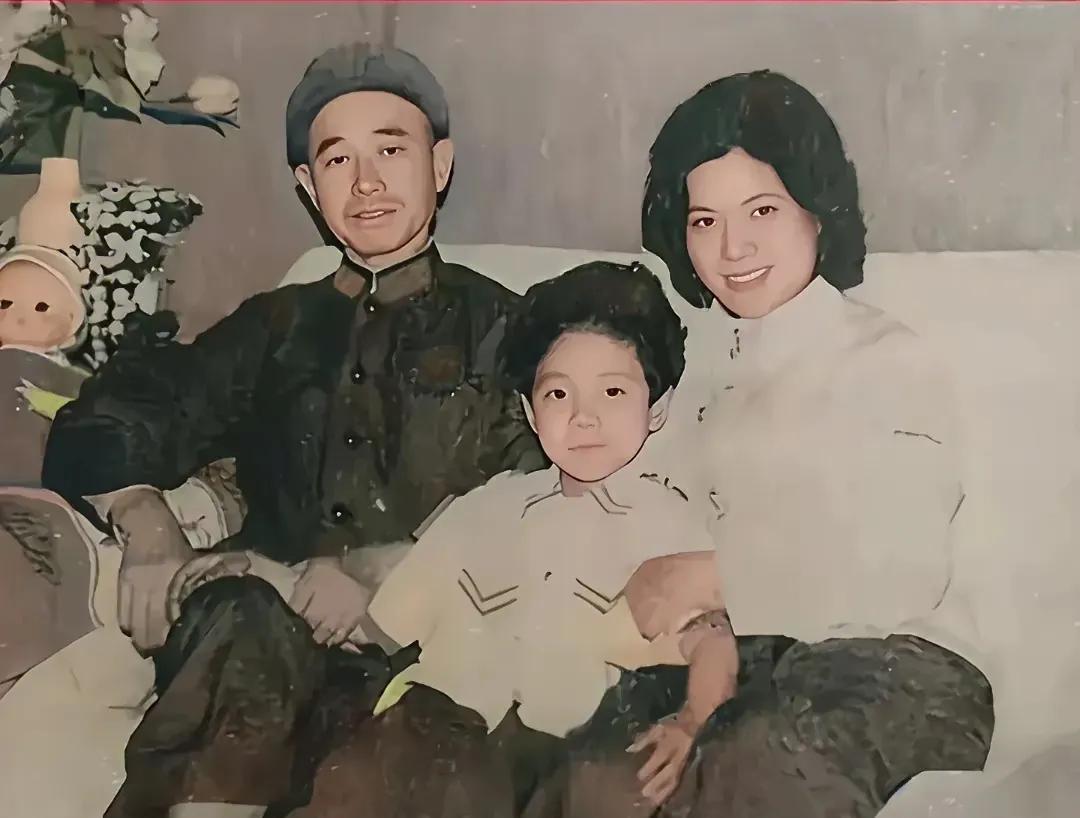 1981年春，蔡长元将军与家人在西安留下的一张合影。蔡长元1917年生于四川宣