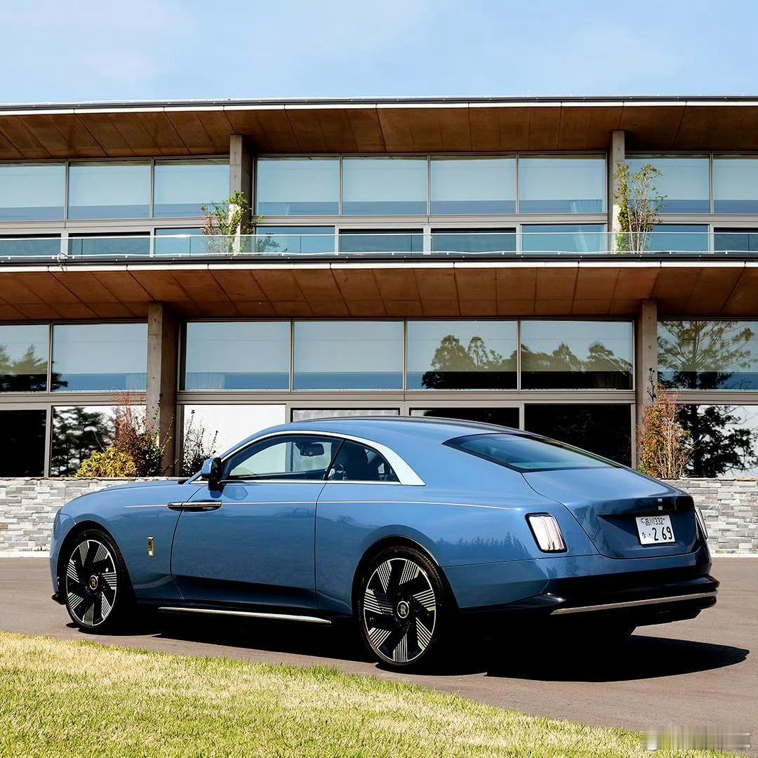 多地新能源车牌绿色变白色宁愿冒着风险这么折腾，说明绿牌确实不太符合大众审美。不如