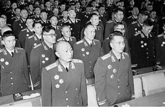 1955年大授衔结束后，王必成闷闷不乐，陈毅叫住：“怎么了？嫌中将低了？”王必成