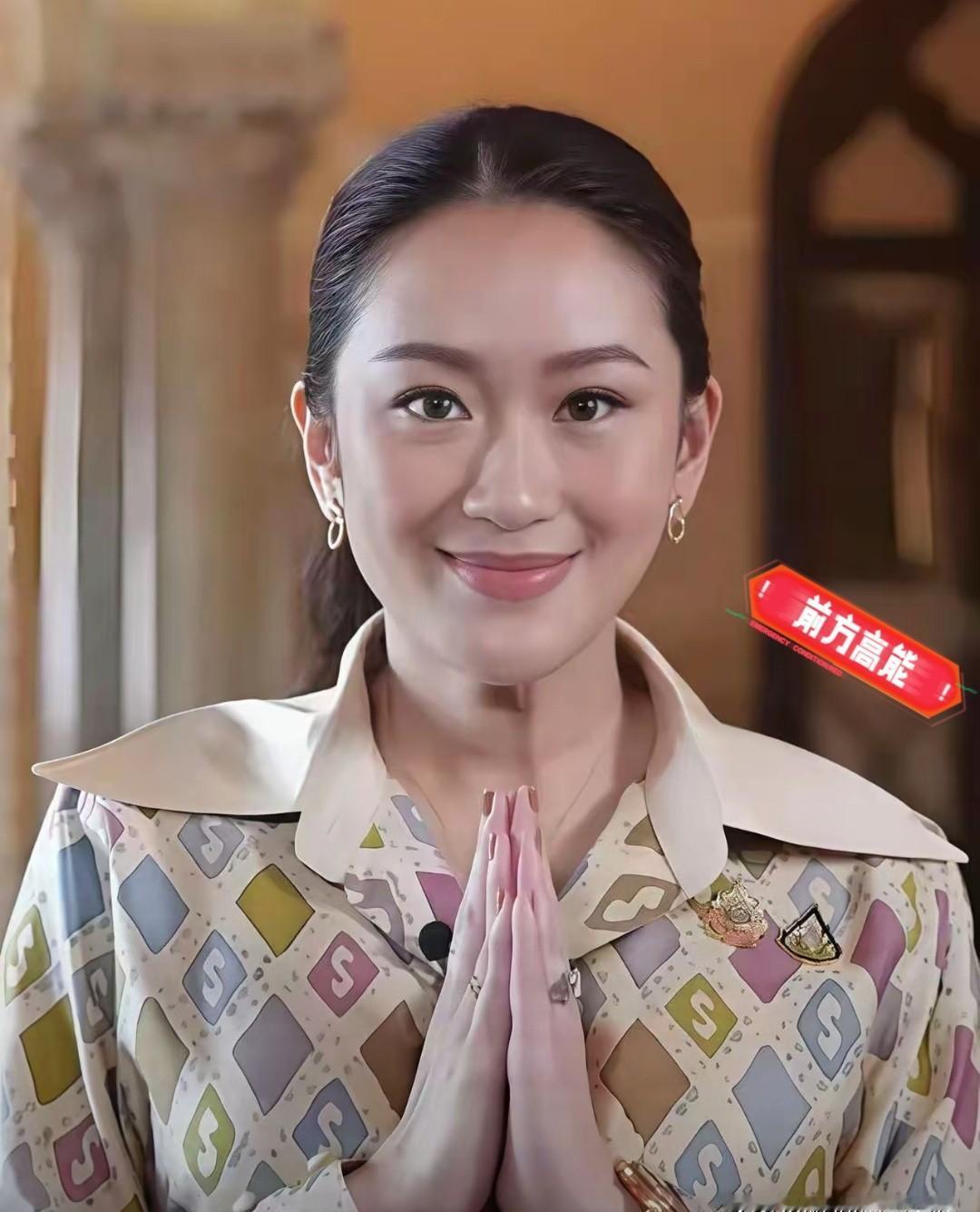 泰铢突然变金条了，游客不敢来，工厂卖不动，政府急了。央行一天砸了12亿美元，跟