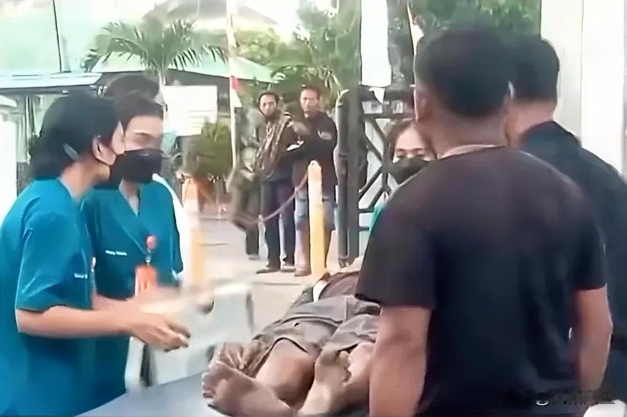 印尼发生强烈地震已造成至少38人死亡。灾区居民描述被剧烈震动惊醒后紧急撤离，目前
