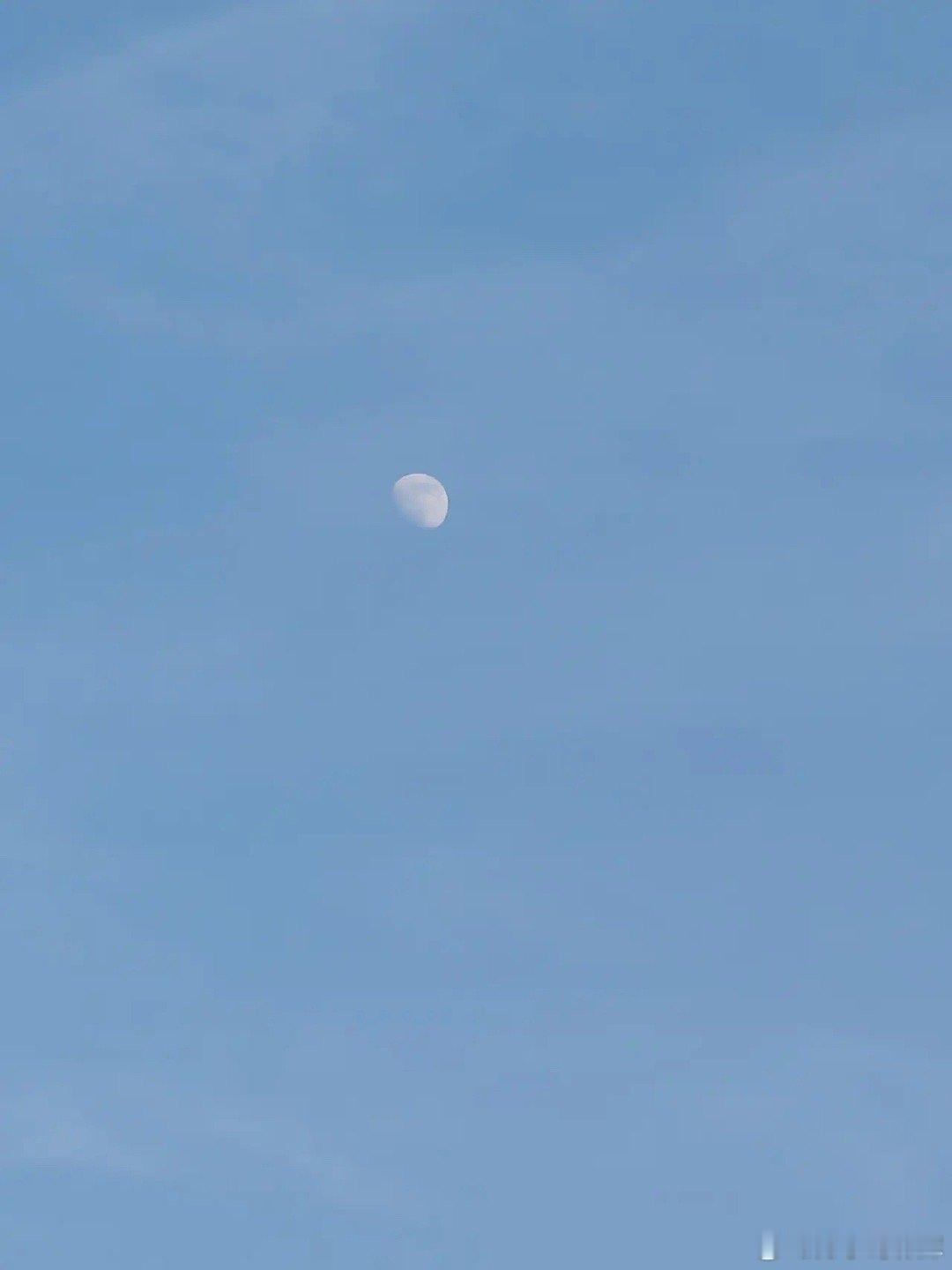 在量化交易的市场里，如何才能不被收割，只有两种可能，要么比量化交易速度快，快到量