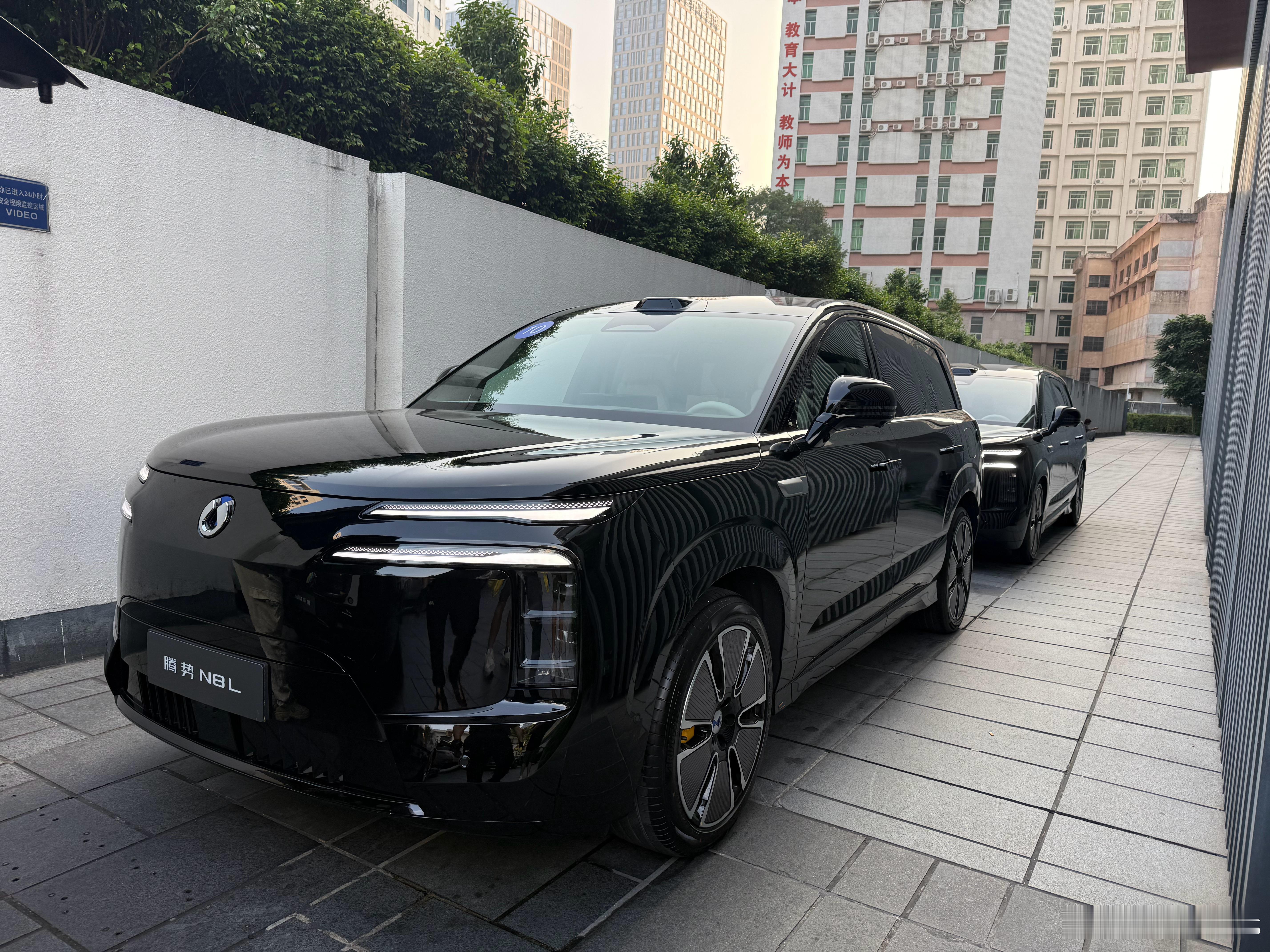 早晨，今日开工试腾势N8L​​​