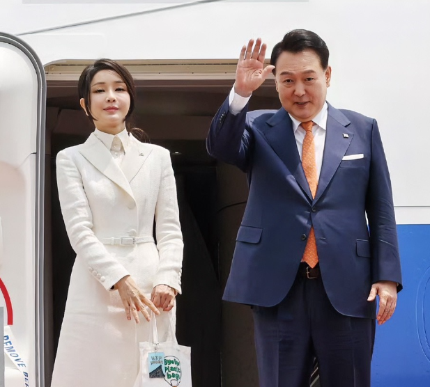 太强硬了！尹锡悦连续两次拒绝接受调查之后，韩国警方无奈只能发出威胁。6月12