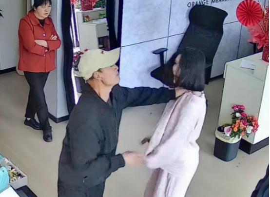 被父母暴打后签“买断协议”，河南女孩彻底断亲！ “养你这么多年花了30万，现