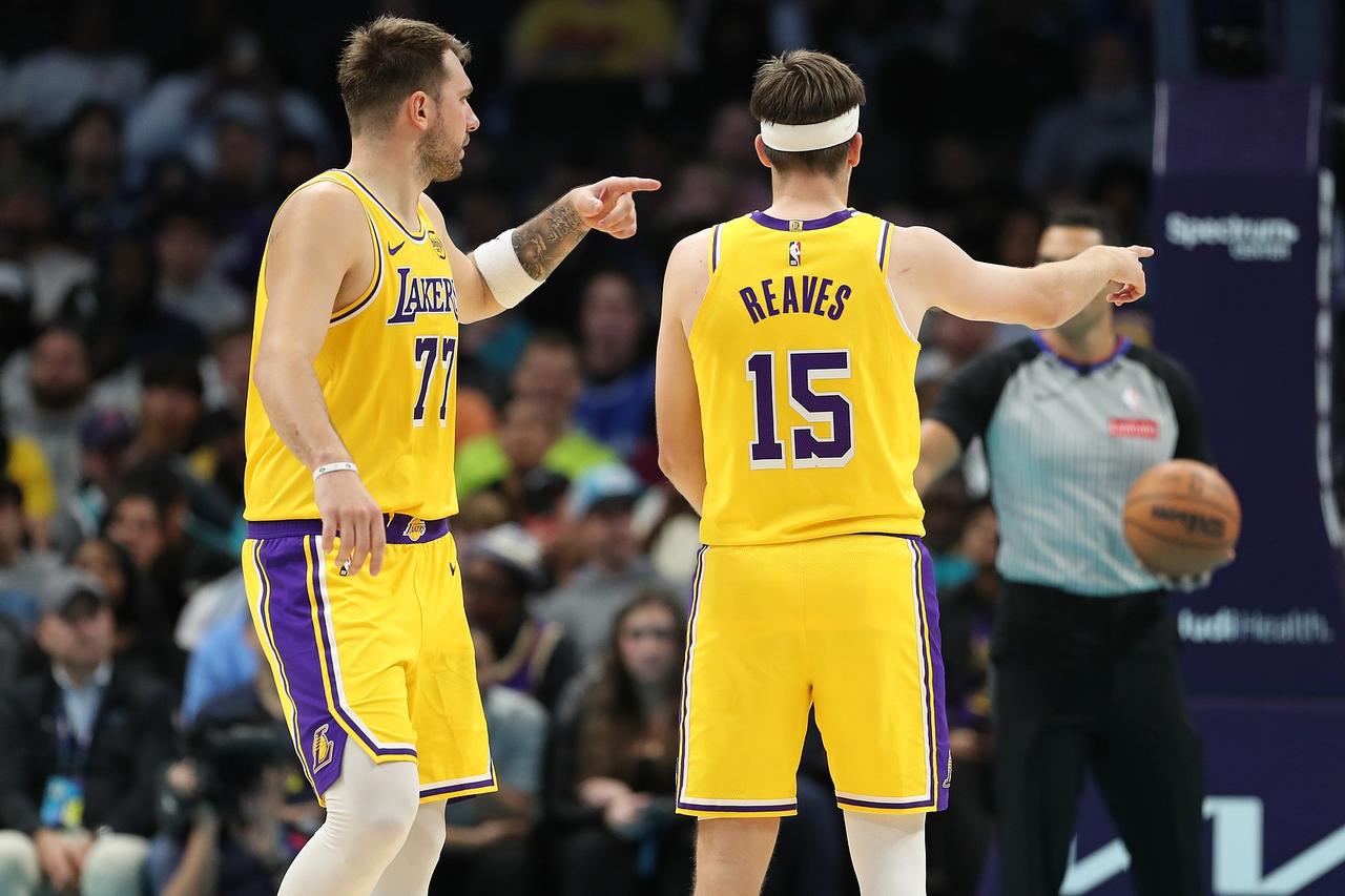 甜蜜的赛程，湖人豪取7连胜。随着湖人133-121轻取鹈鹕，球队已经取得7连胜