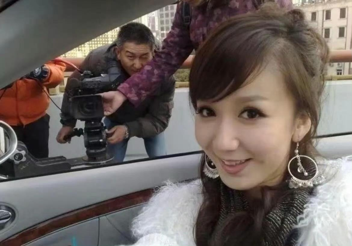 难怪能成为经典！当年拍爱情公寓的时候，为了拍摄真实的场景剧组真的租了一条公路。