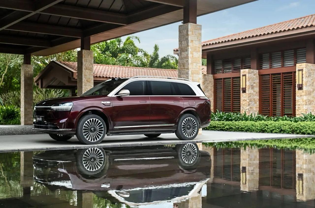 任正非给公司取名为“华为”；李嘉诚给公司命名为“长江”；侯为贵称公司为“中兴