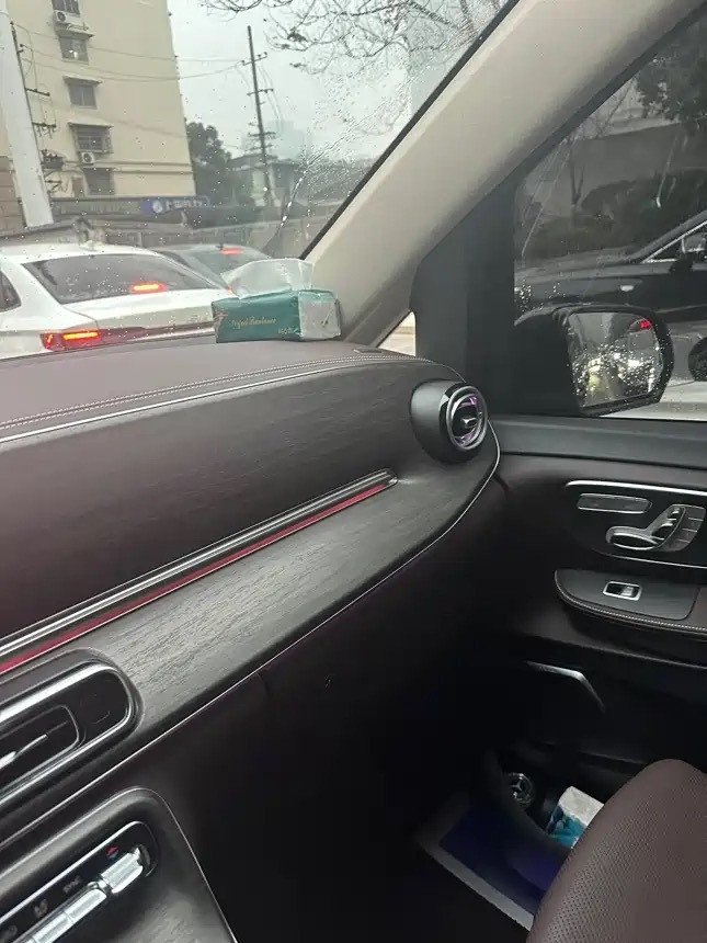 国产奔驰GLE长轴版2026年9月上市，定位豪华中型燃油SUV。车身尺寸4950