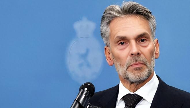 *这次荷兰没话说了！中方正式宣布：全面切换国内晶圆供应商，终止与荷兰方面相关的晶