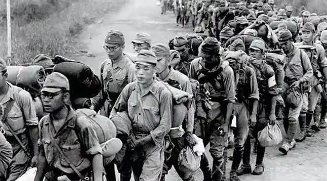 “武汉会战”是抗战的转折点，从图中能真切清晰地感受到它的关键意义。彼时，日军虽在