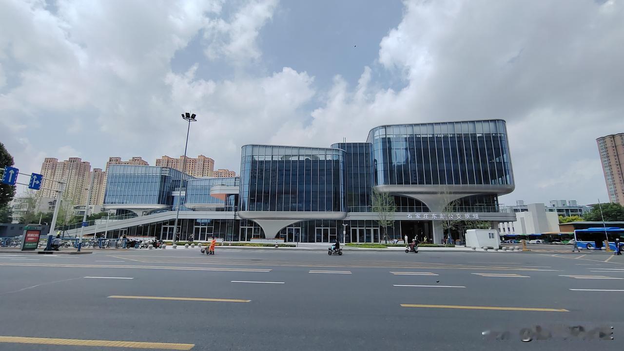石家庄市东部综合客运枢纽已正式运营，九条公交线路回迁！开启立体枢纽全新运输体系！