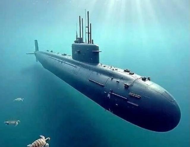 一台核潜艇，如果把人全撤走，理论上能趴在海底30年不动。但只要人一进去，倒计时就