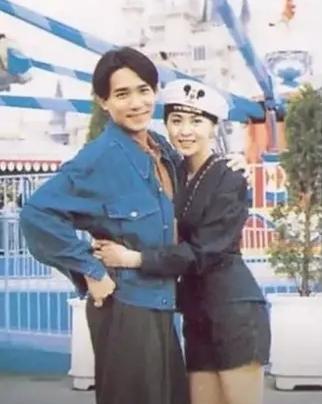 梁朝伟威尼斯领奖，第一句话竟是感谢她？！这对娱乐圈的“神雕侠侣”，用40年证