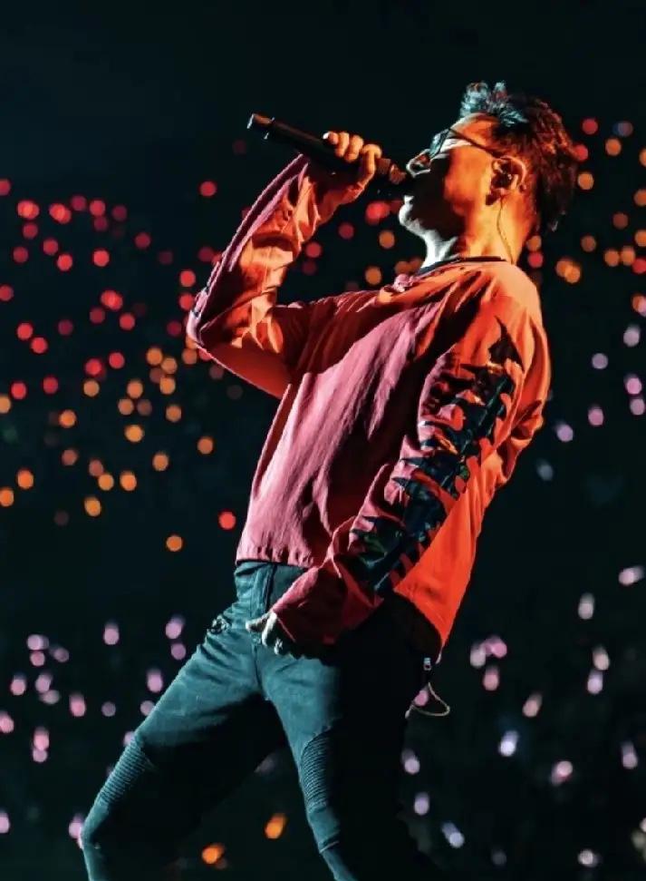 估计现在全网最懵圈的人，就是章子怡了，她怎么也想不到，前夫汪峰演唱会上一