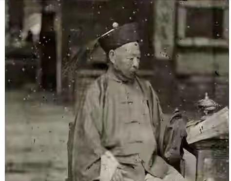 肃州，今天的酒泉，在这个地方，牺牲了一万清兵精锐，围城时间长达一年，双方进行了无