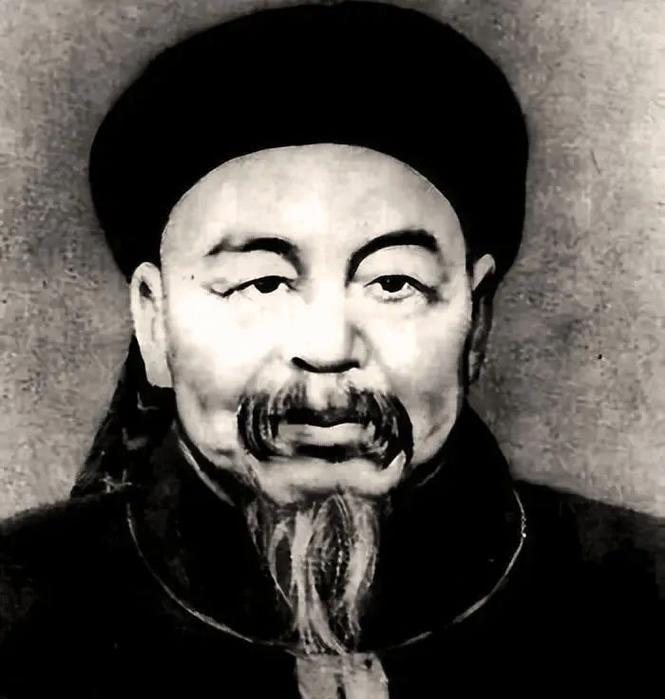 左宗棠是众所周知的新疆收复功臣，然而实际上，在战争时期，他一直在甘肃肃州坐镇指挥