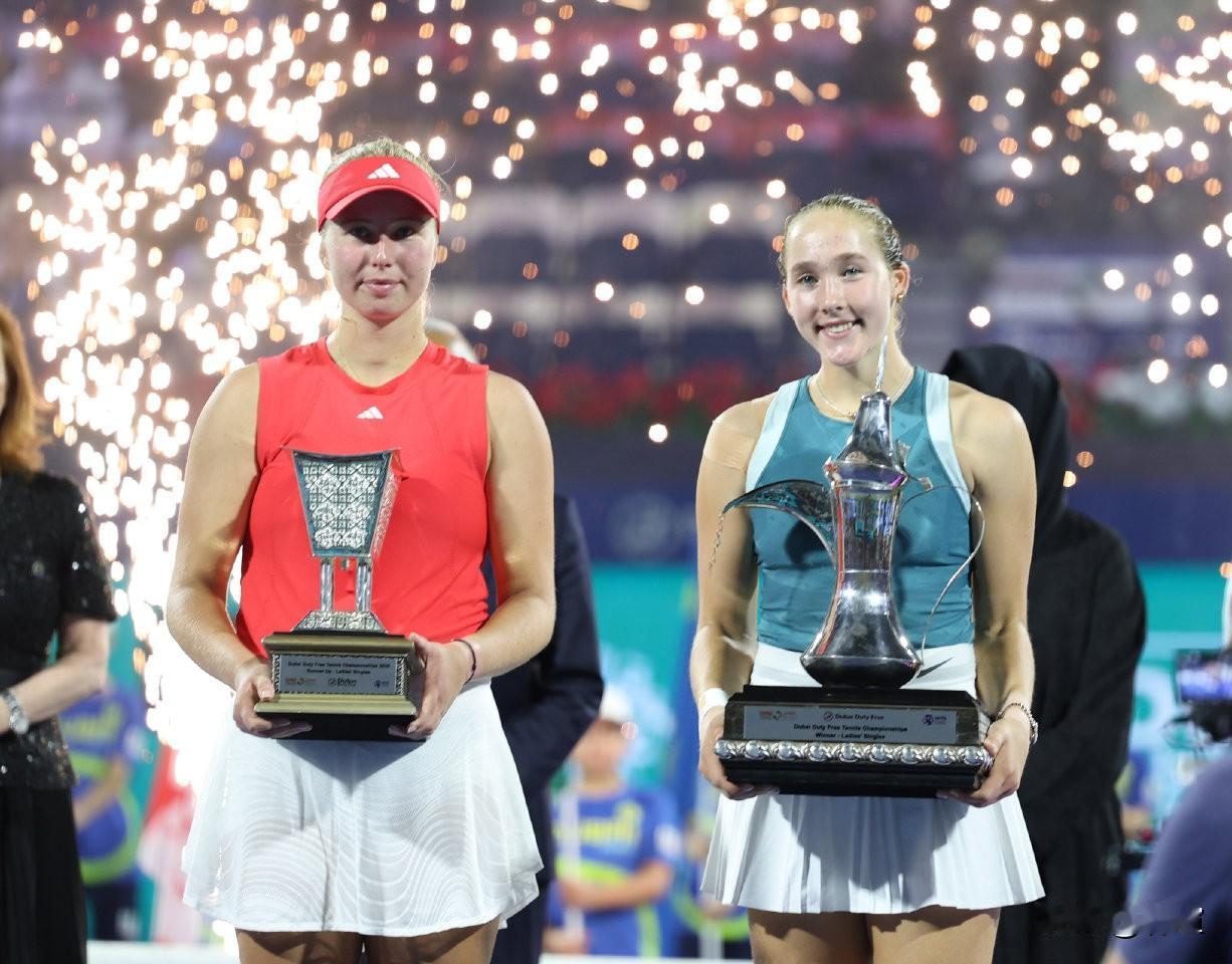 迪拜赛卫冕冠亚军携手出局！迪拜1000赛已经结束两场女单1/4决赛，去年决战迪