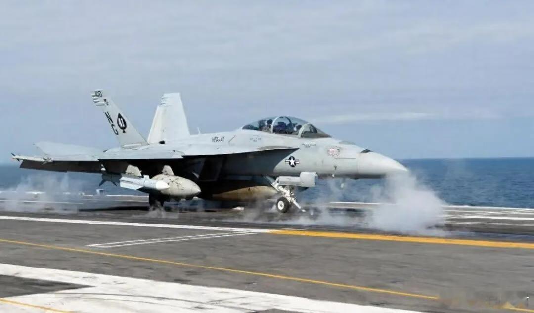 翻车现场,美2架舰载机在南海坠毁,和中国有关系吗?两大猜测10月26日挺热