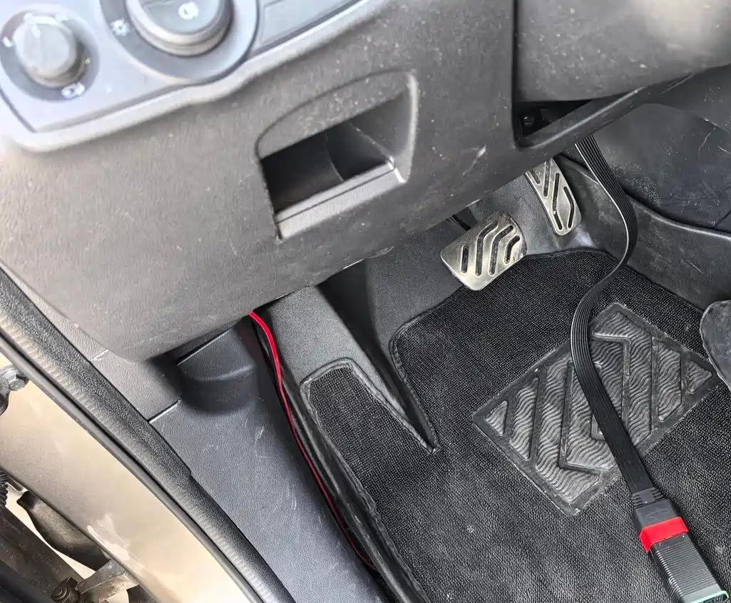 之前有一位朋友的四驱越野车去年审，没想到居然是按照前驱车的检测方式来检测的，后来