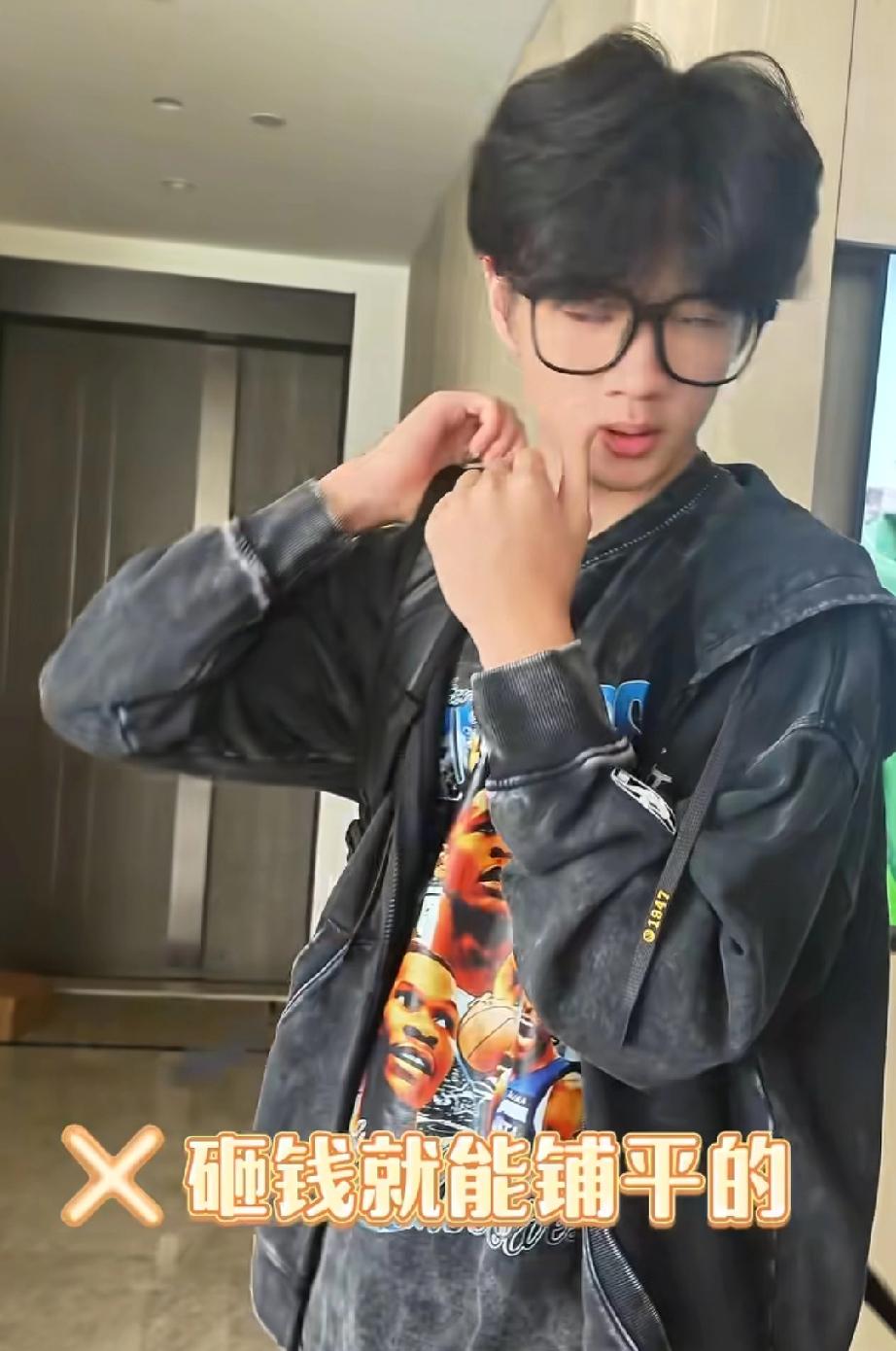 真不是有钱这么简单杨威说:“杨阳洋香港求学的路，真不是砸钱就能铺平的，它考验的