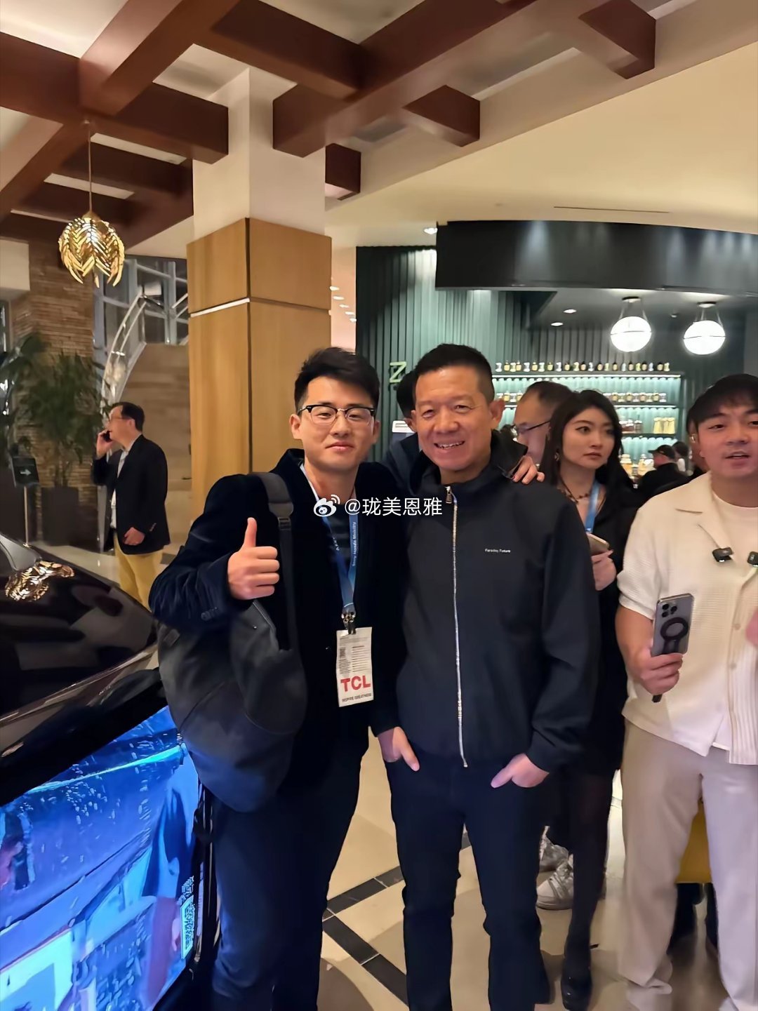 如果孙哥只有你们所说的1米63那么所有跟我合照的人都将十分尴尬​​​