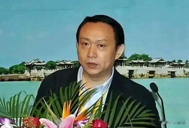 东方大国的学者卢麒元，近日在北京公开发声。他提出了一个惊世骇俗的主张：“立法