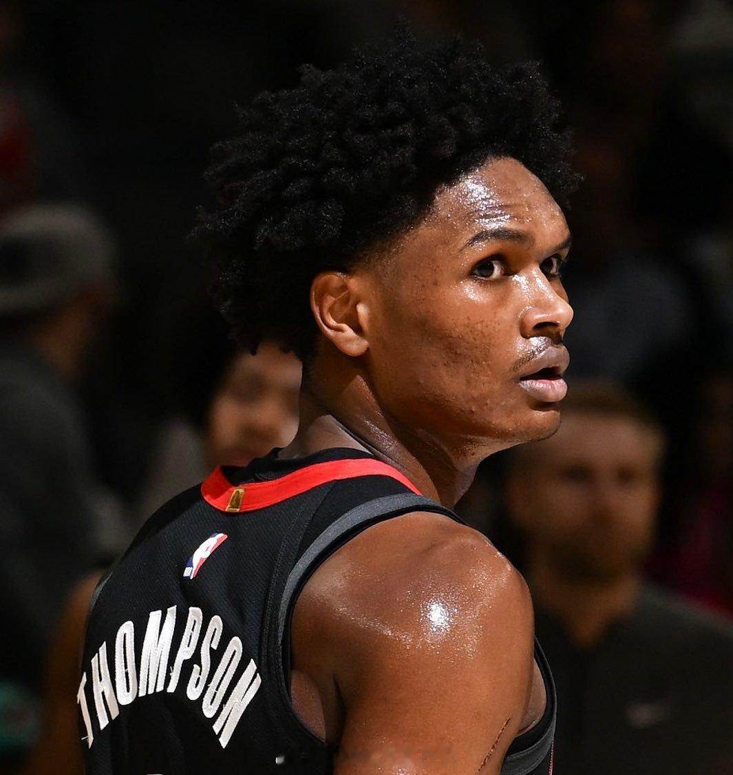 针对掘金在上半场屡次构建的“防守墙”，阿门给出了自己的应对之策：“当他们展现防守