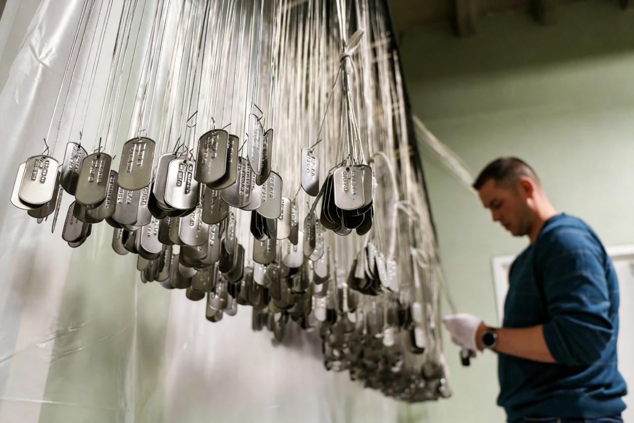 这是美国一座国家退伍军人艺术博物馆里挂着的“狗牌”。这里共收藏了58000枚“狗