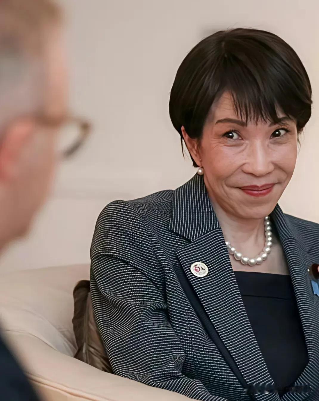 每次高市早苗出访，都会让日本人破防，为什么呢？看下面图片[捂脸哭]。