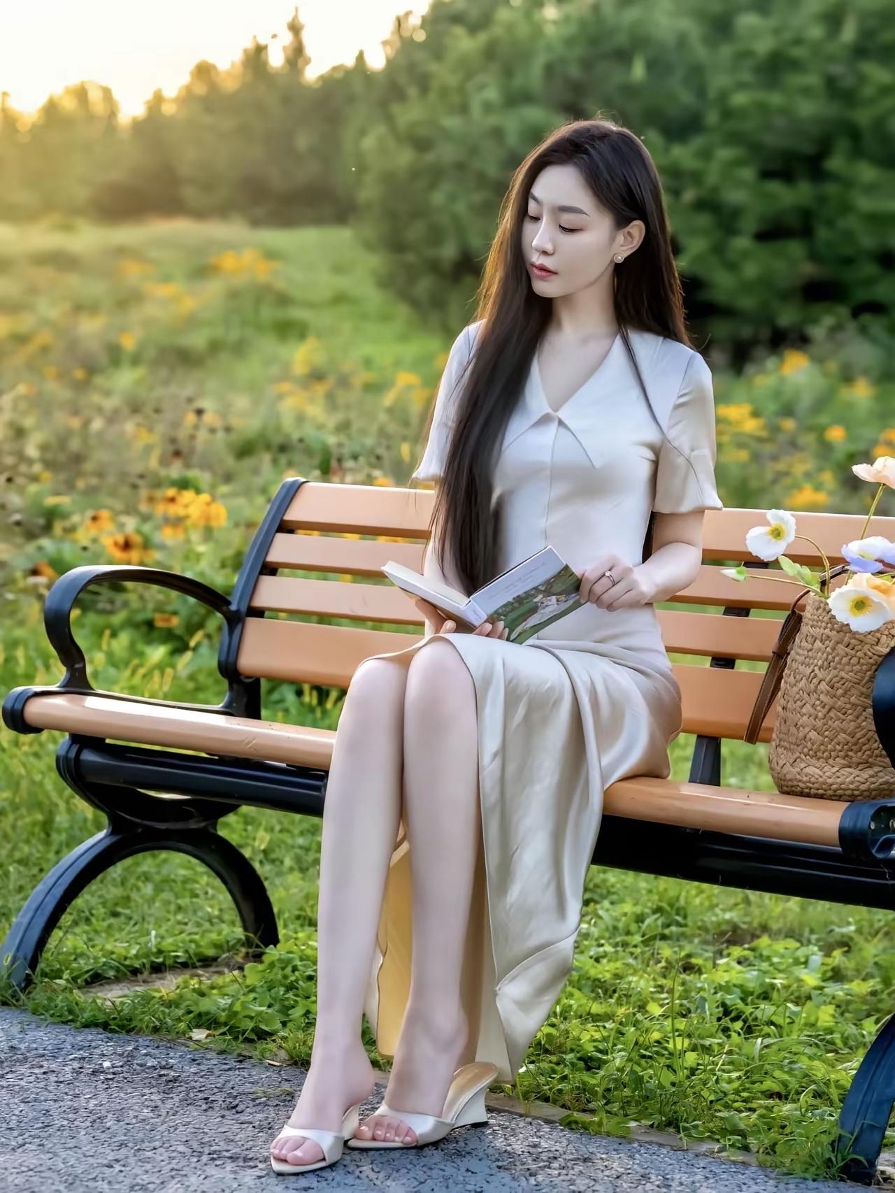 当风里带来一丝凉意，就知道时候到了。出发吧，去遇见一场极致的秋！看山峦如何被秋风