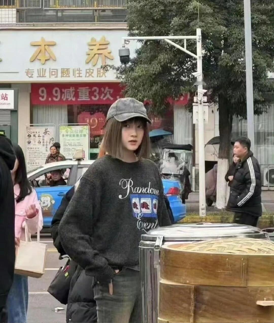 据说这是最接近关晓彤本人的样子​​​