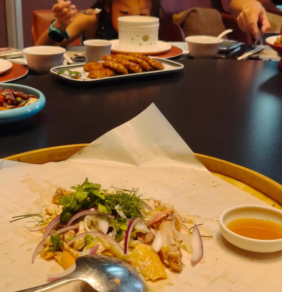 亲戚拖家带口要来玩，如何婉拒不伤感情？这招太机智了！突然收到消息：“我们一家六