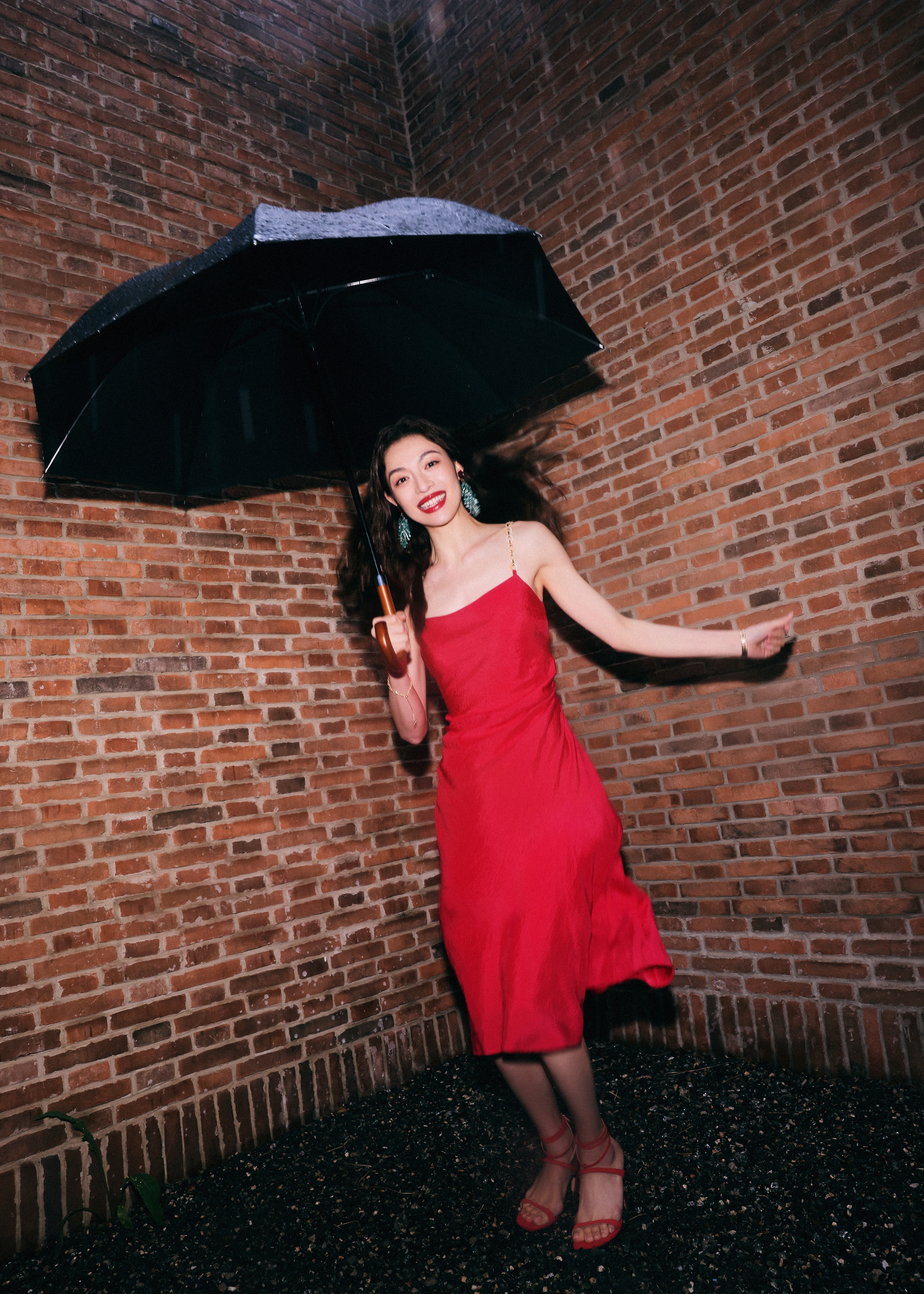 钟楚曦红色吊带裙