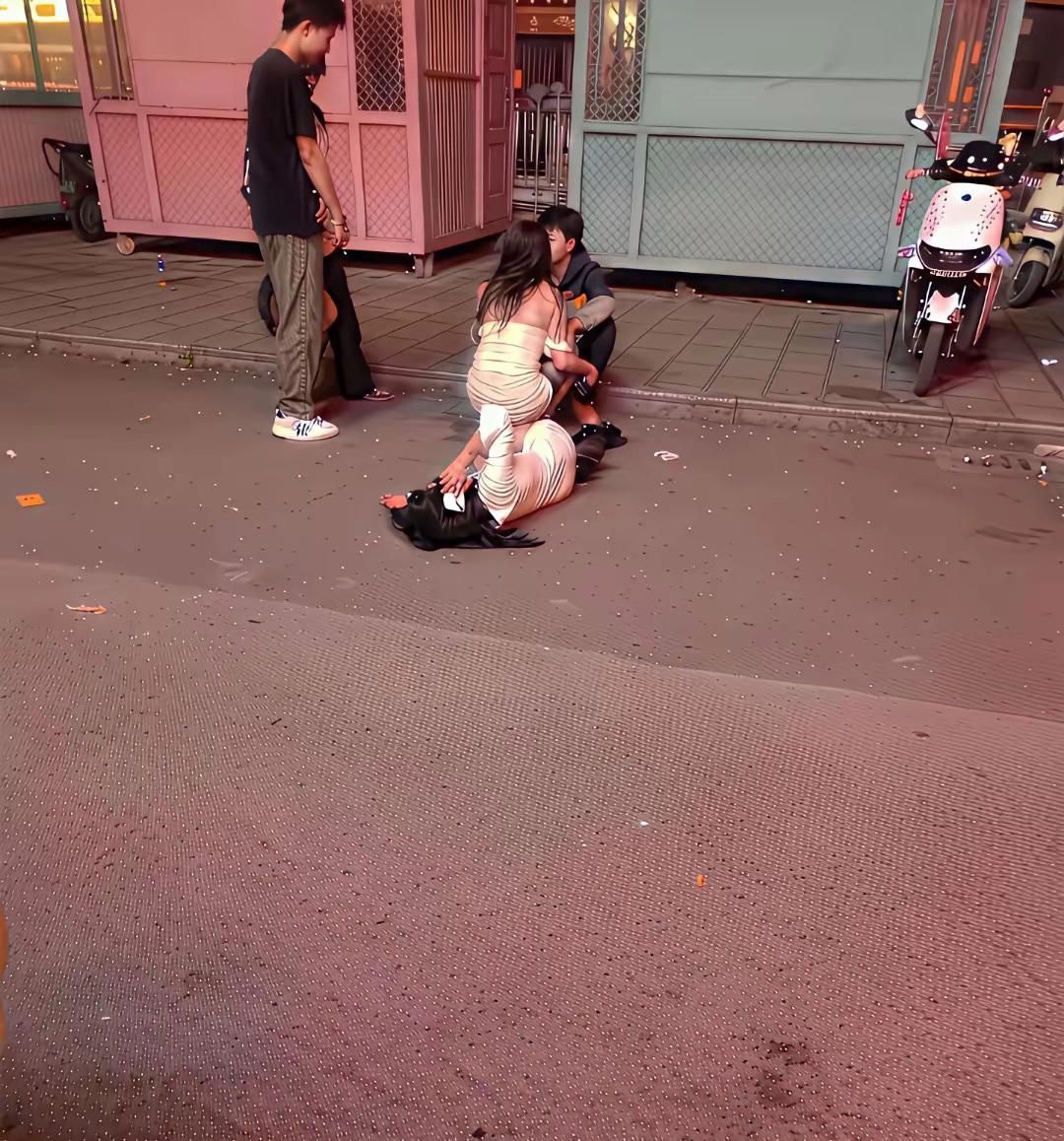 这是谁家女儿？