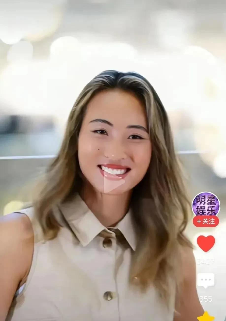 郑钦文发布会谈西尼亚克娃，接受采访，主要谈了三层意思:首先，郑钦文说，西尼亚克